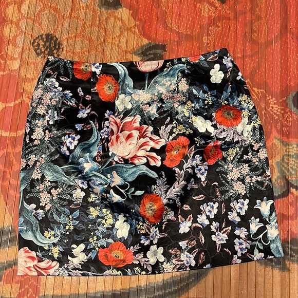 STUNNING!!! MINKPINK  Floral Skirt - Picture 7 of 7